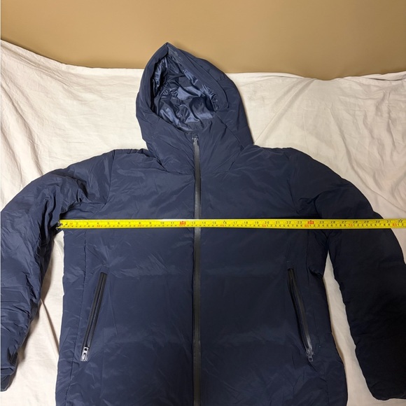 Uniqlo Men's Navy Puffer Jacket - Picture 3 of 5
